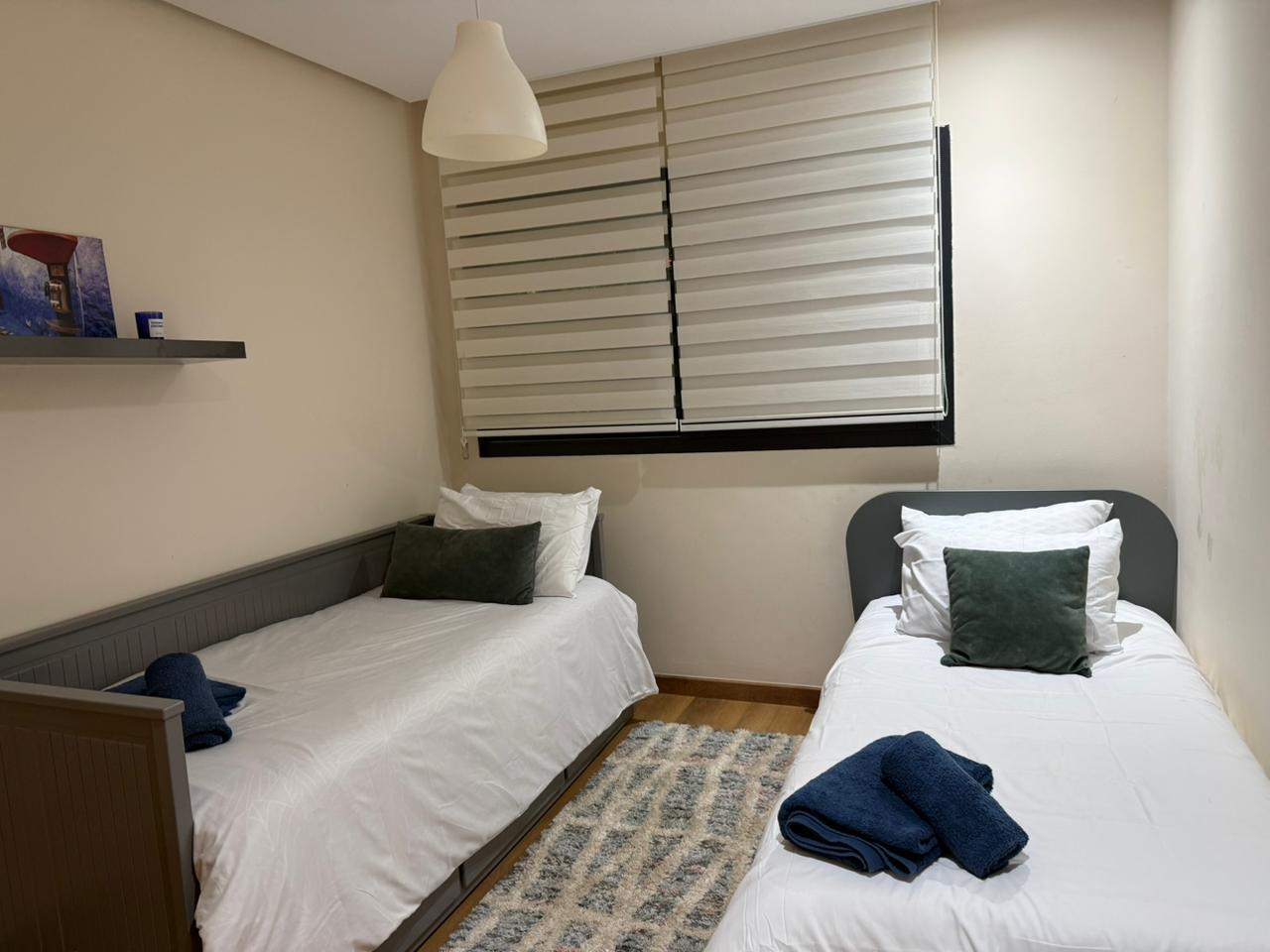 Appartement neuf meublé à louer à Hay Riad – Terrasse et piscine