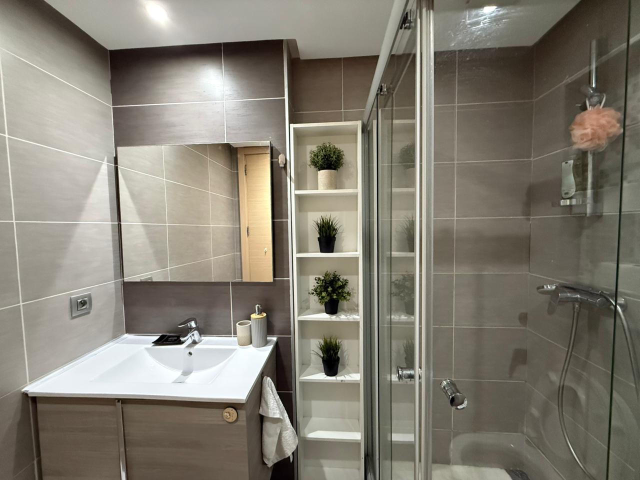 Appartement neuf meublé à louer à Hay Riad – Terrasse et piscine