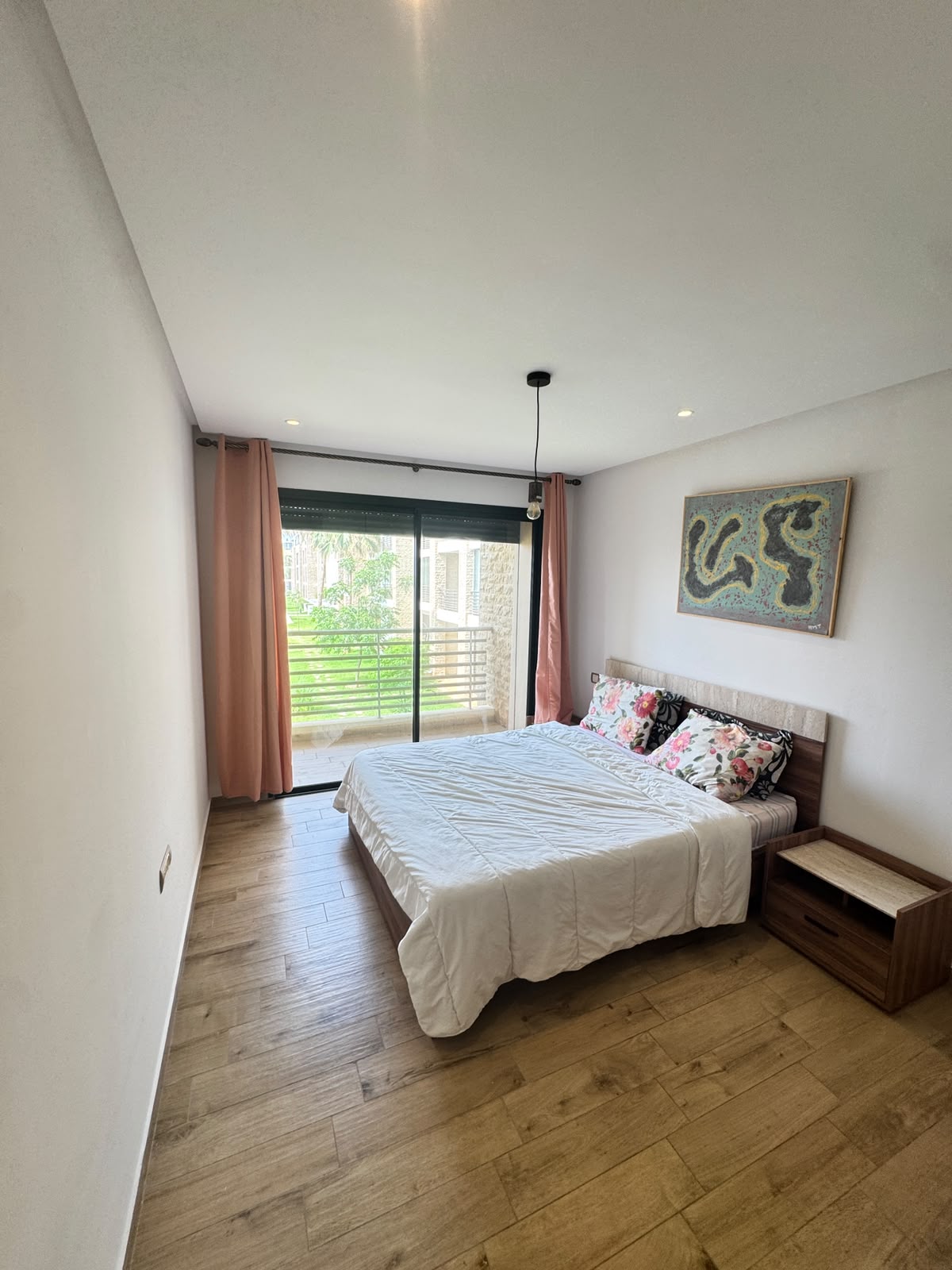 Appartement haut standing plage des nations. 2 chambres agréables. Avec ascenseur et espace vert